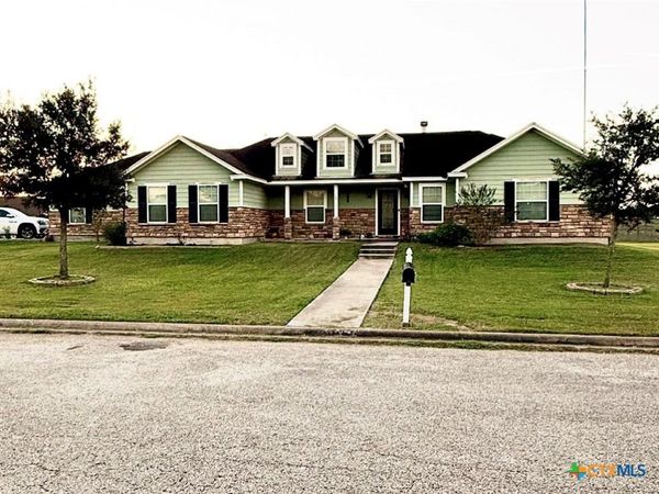 809 Buttercup Drive, Edna, TX 77957