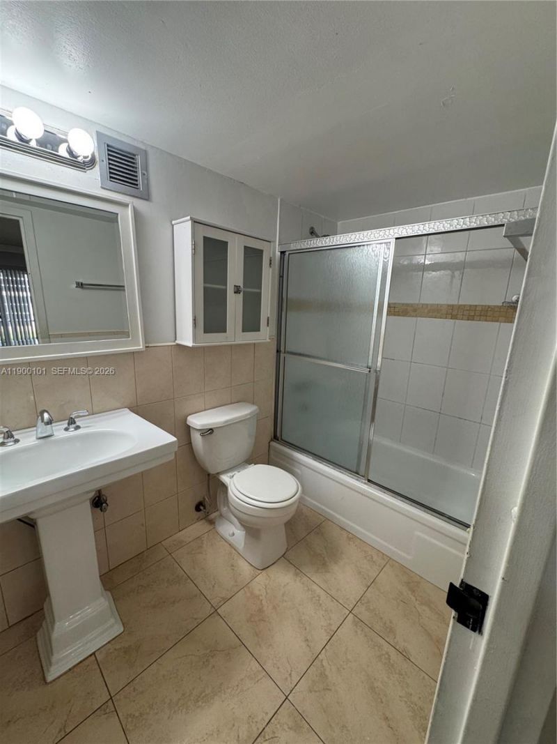 851 Three Islands Blvd, Unit 117, Hallandale Beach, FL 33009 Photo