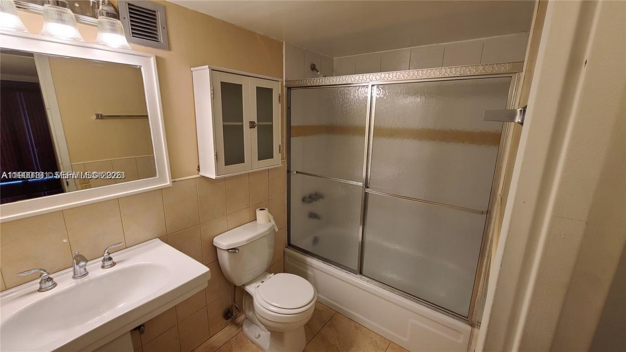 851 Three Islands Blvd, Unit 117, Hallandale Beach, FL 33009 Photo