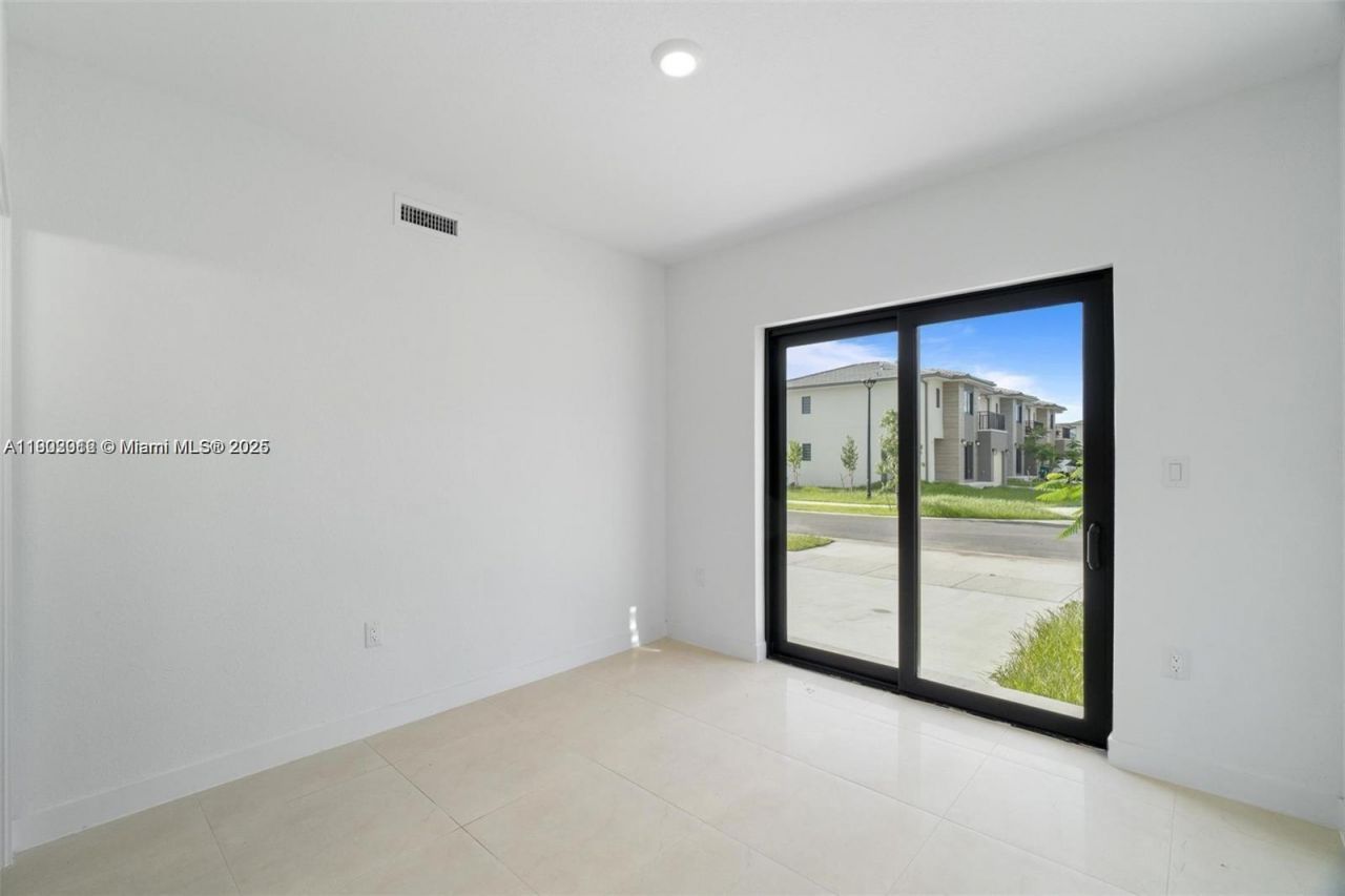 1119 NW 1st St, Florida City, FL 33034 Photo