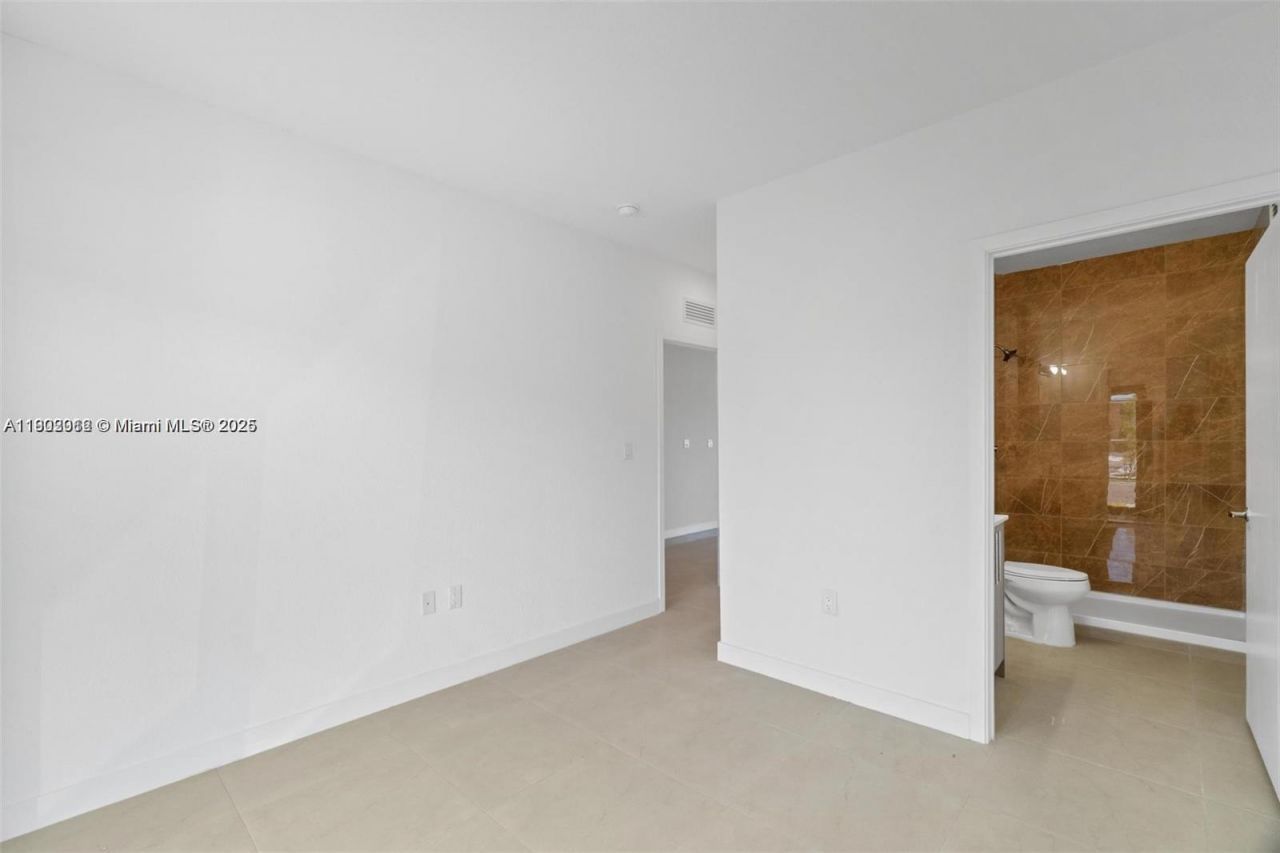 1119 NW 1st St, Florida City, FL 33034 Photo