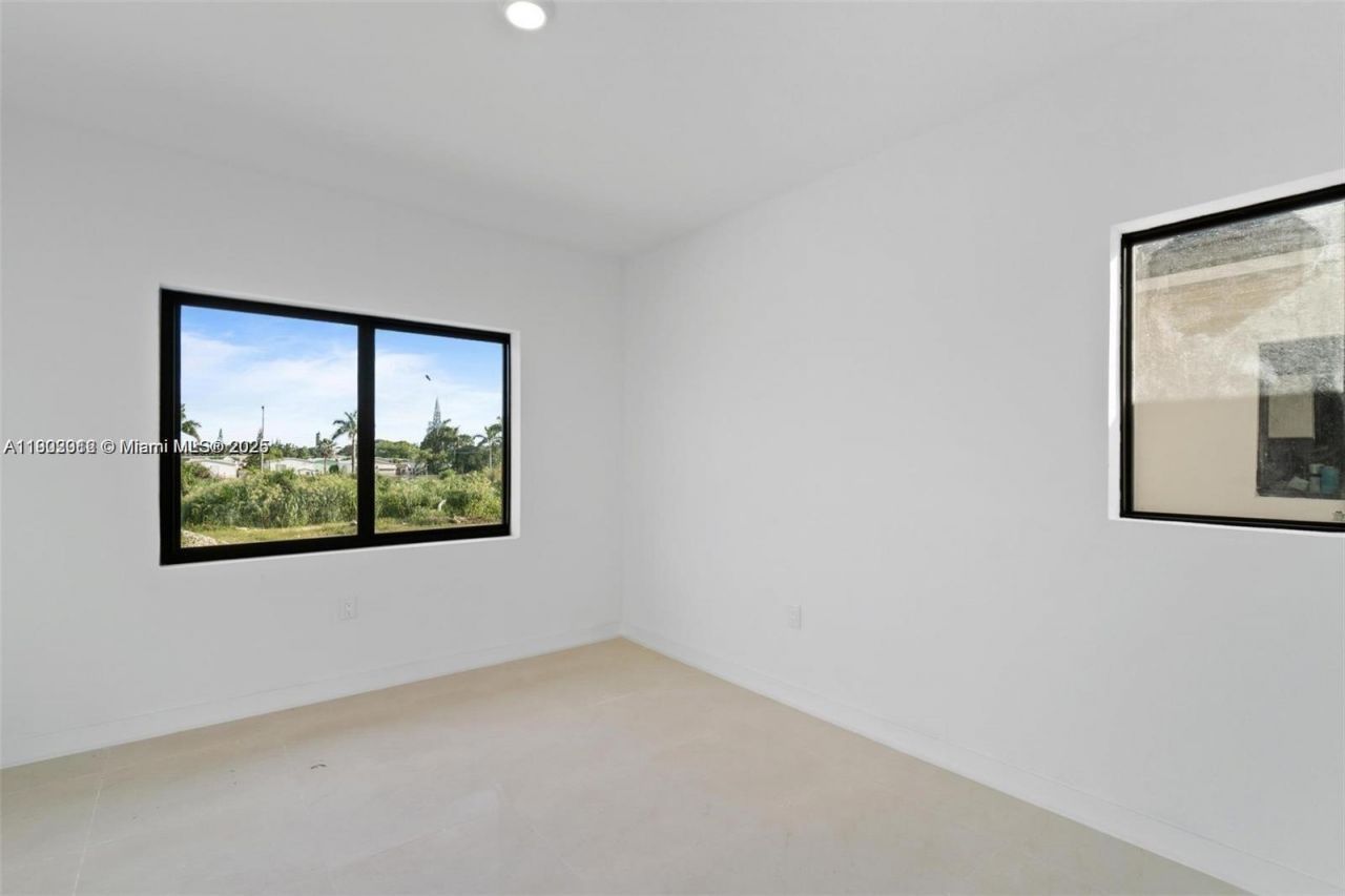 1119 NW 1st St, Florida City, FL 33034 Photo
