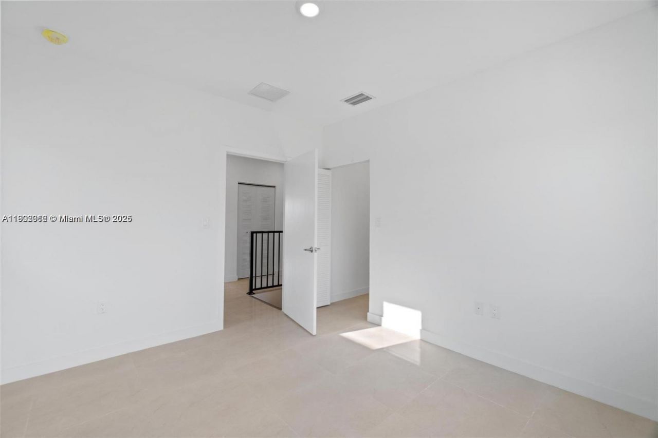 1119 NW 1st St, Florida City, FL 33034 Photo