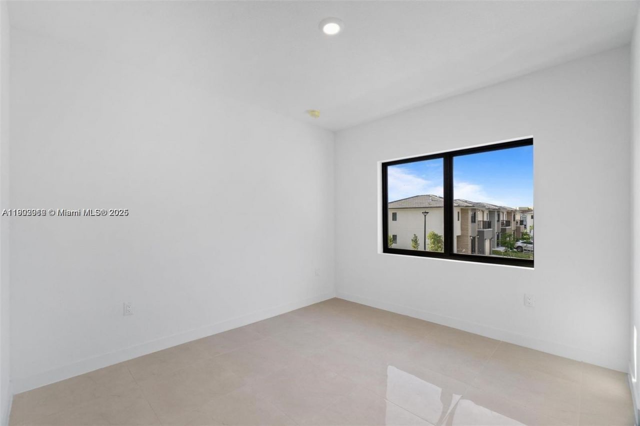 1119 NW 1st St, Florida City, FL 33034 Photo