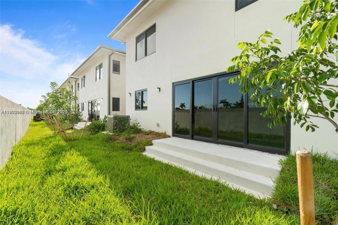 1119 NW 1st St, Florida City, FL 33034 Photo