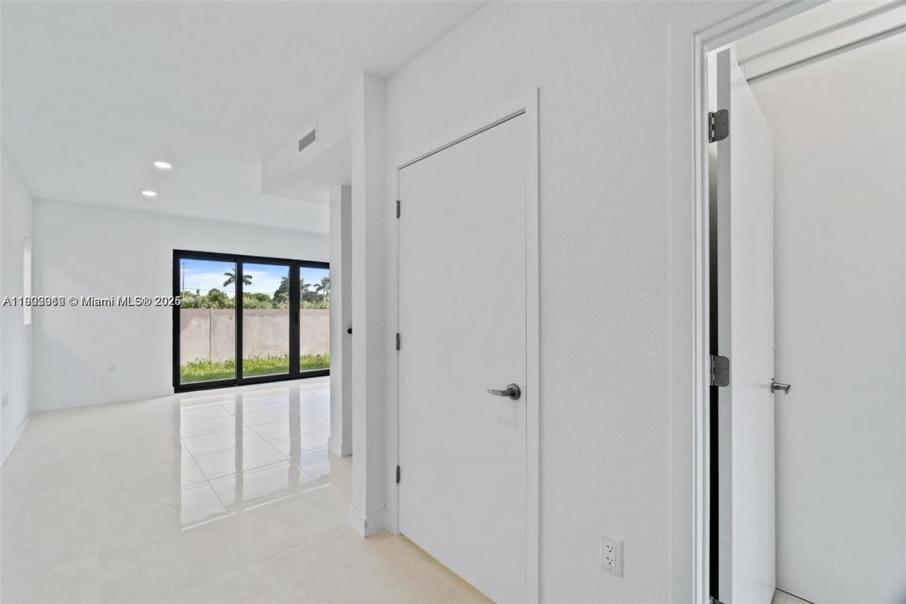 1119 NW 1st St, Florida City, FL 33034 Photo
