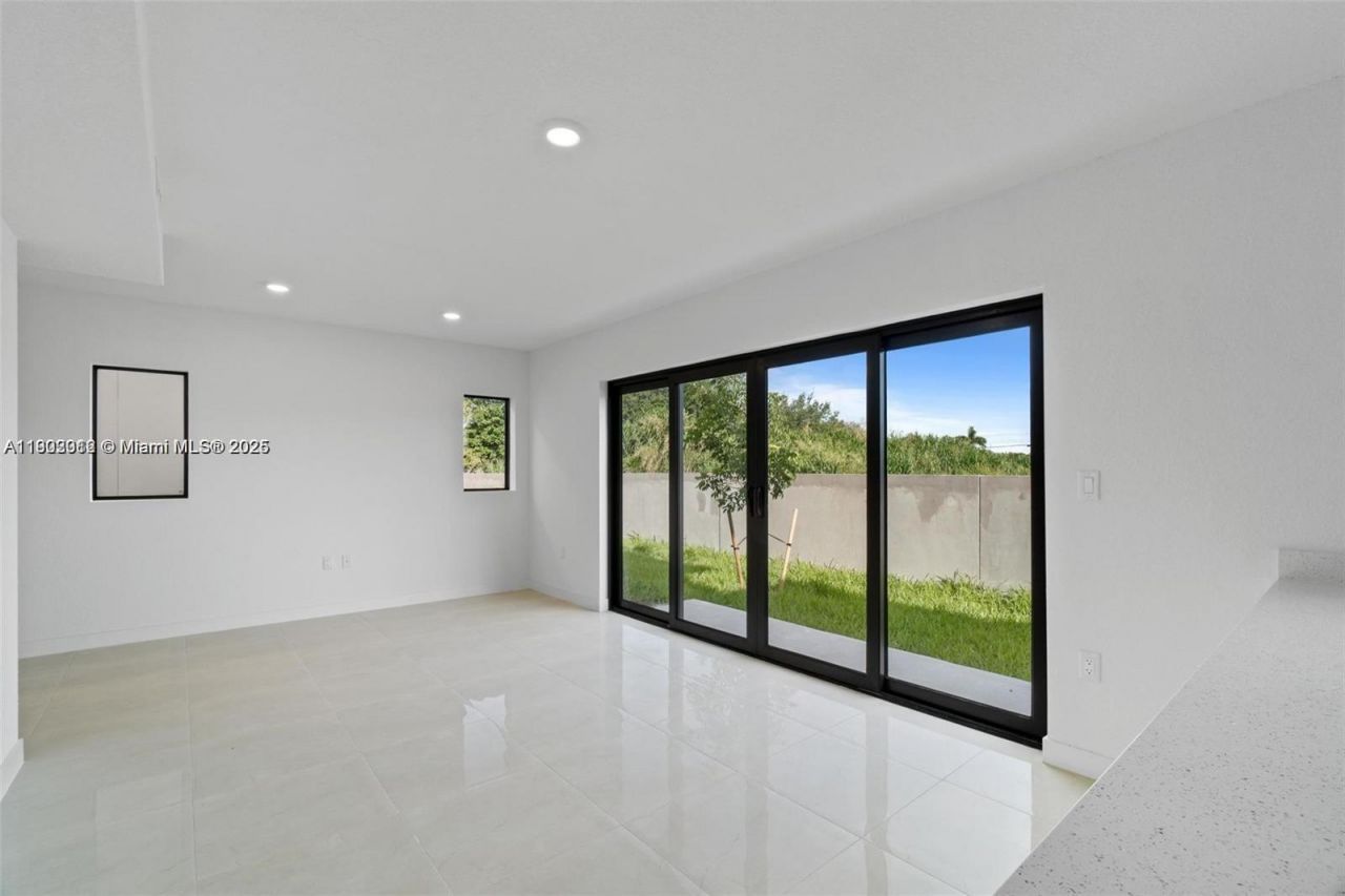 1119 NW 1st St, Florida City, FL 33034 Photo