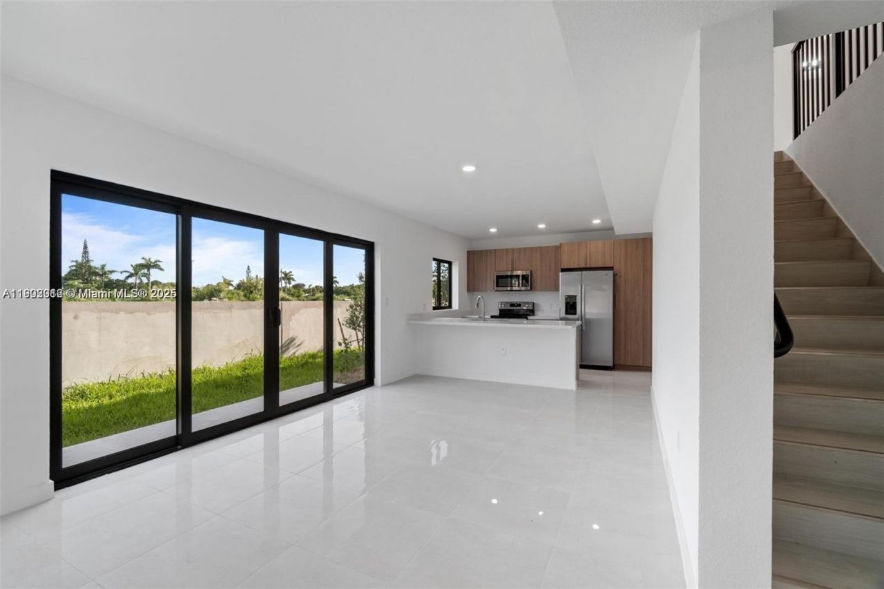 1119 NW 1st St, Florida City, FL 33034 Photo