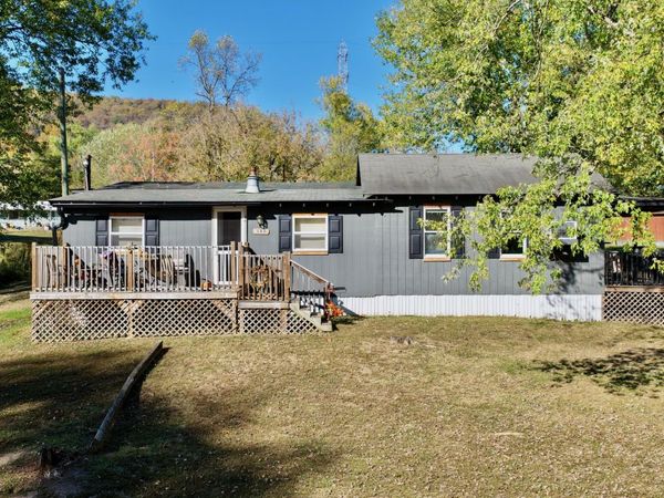 283 South Dr, Alderson, WV 24910