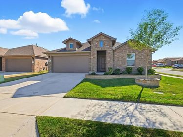 633 Captree Lane, Fort Worth, TX 76131