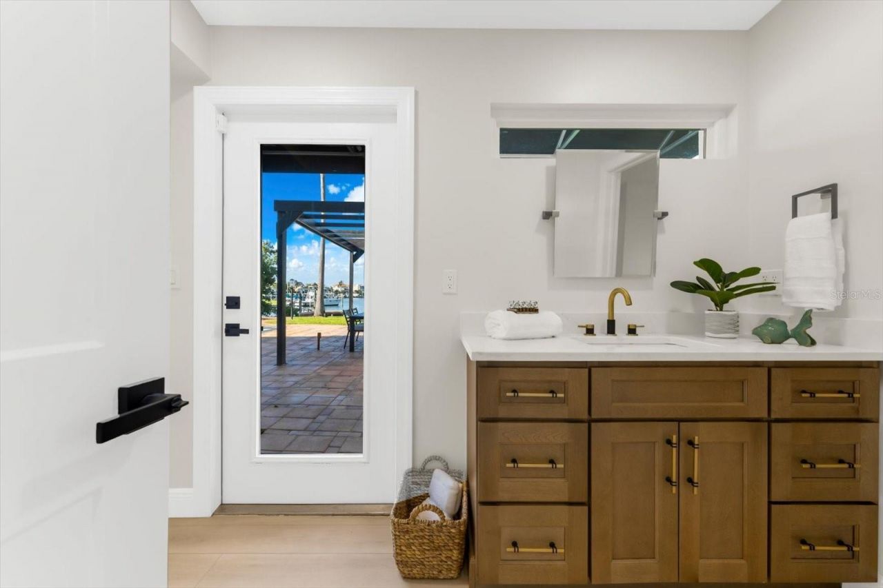 16895 1st Street E, North Redington Beach, FL 33708 Photo