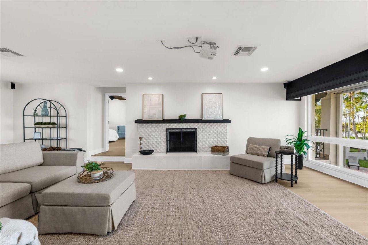 16895 1st Street E, North Redington Beach, FL 33708 Photo