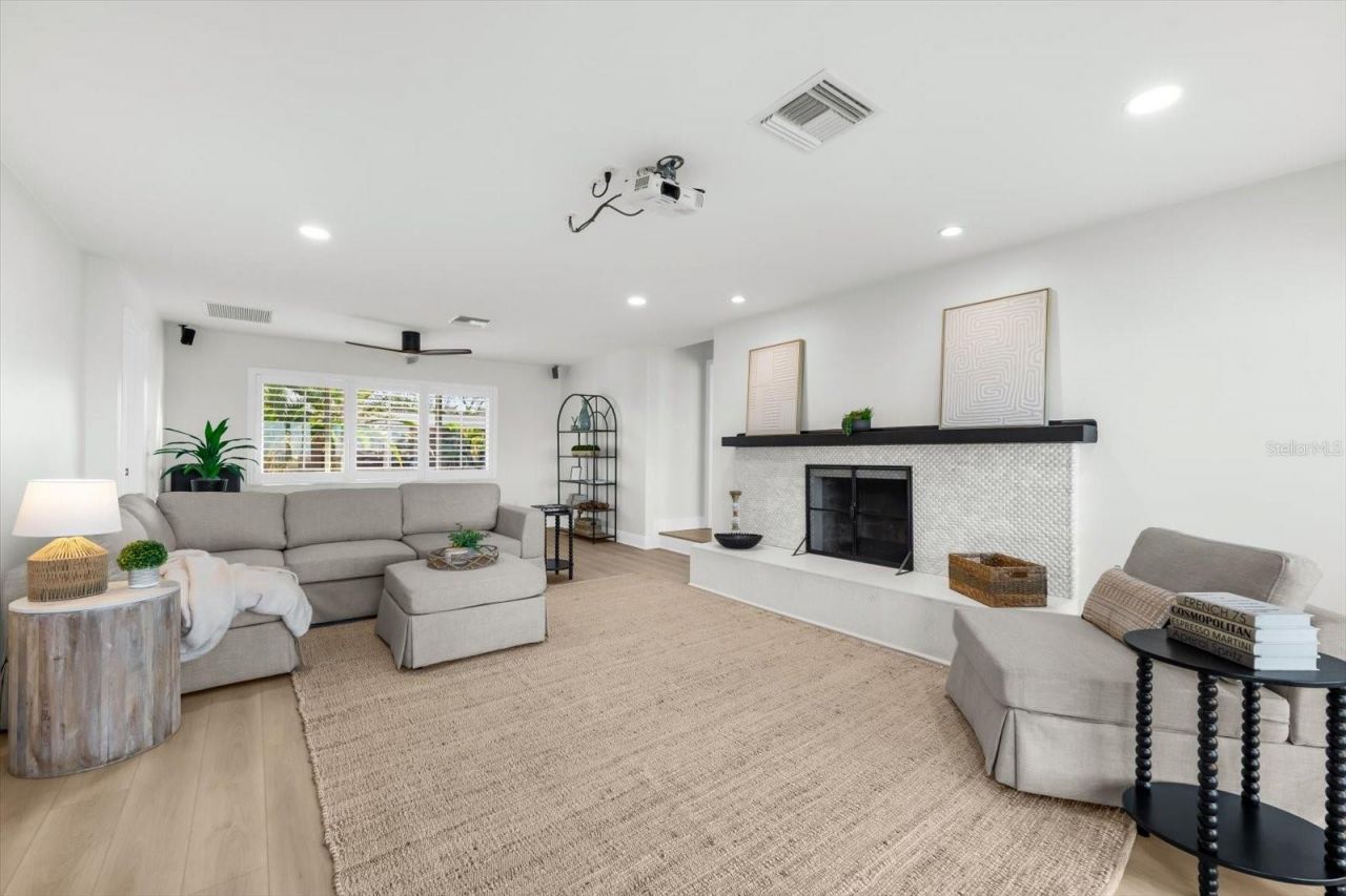 16895 1st Street E, North Redington Beach, FL 33708 Photo