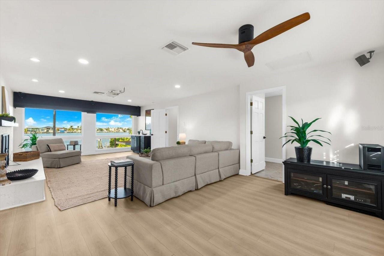 16895 1st Street E, North Redington Beach, FL 33708 Photo