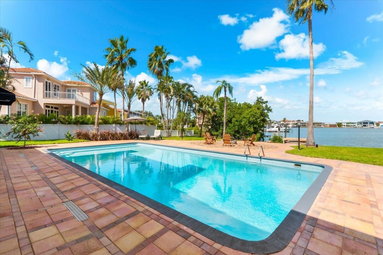 16895 1st Street E, North Redington Beach, FL 33708 Photo