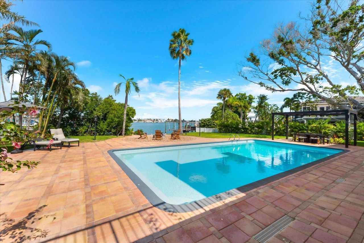 16895 1st Street E, North Redington Beach, FL 33708 Photo