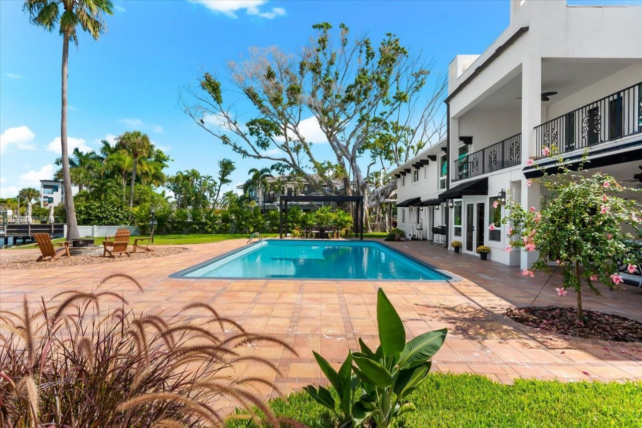 16895 1st Street E, North Redington Beach, FL 33708 Photo