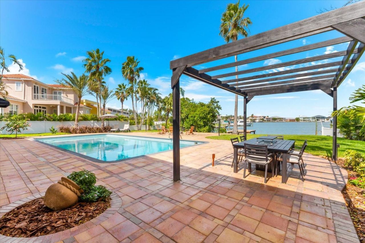 16895 1st Street E, North Redington Beach, FL 33708 Photo