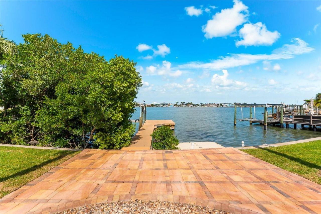 16895 1st Street E, North Redington Beach, FL 33708 Photo