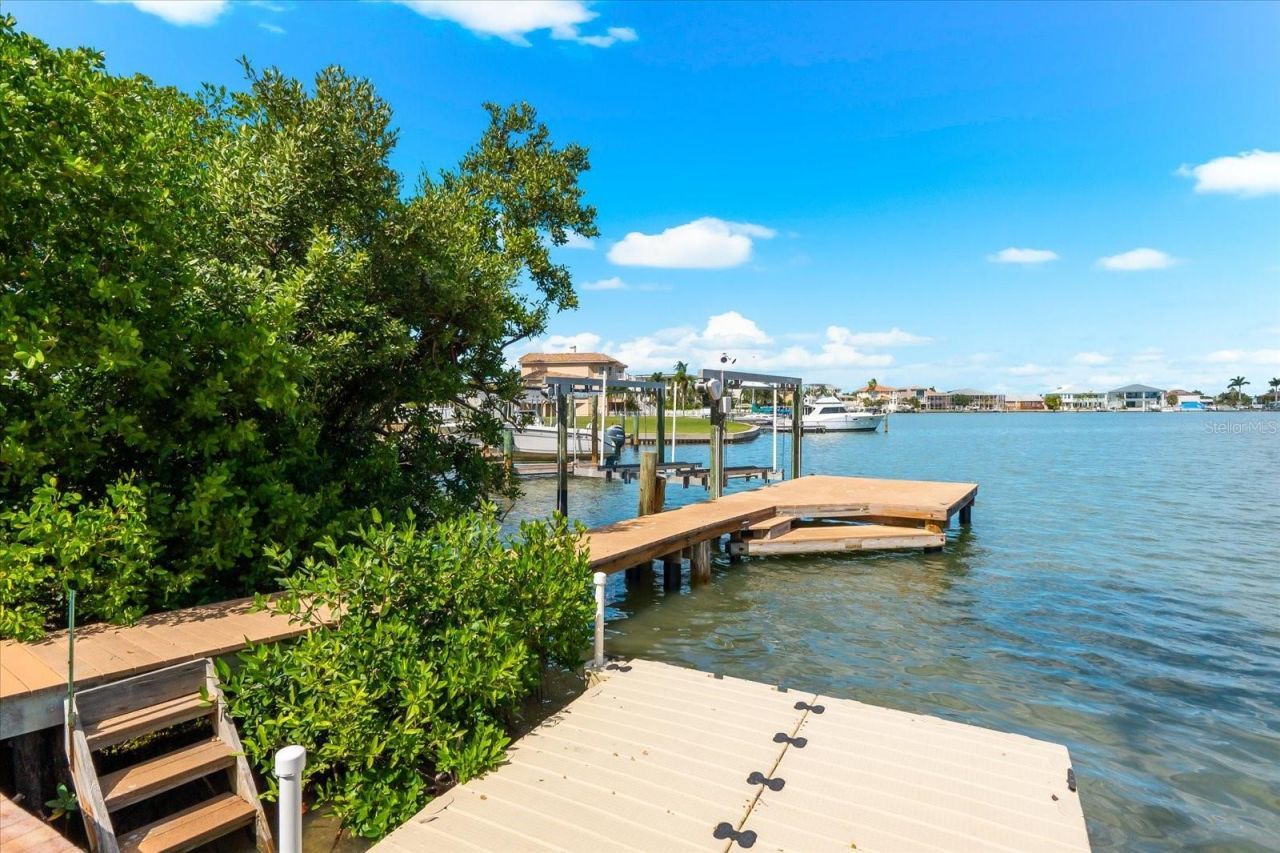 16895 1st Street E, North Redington Beach, FL 33708 Photo