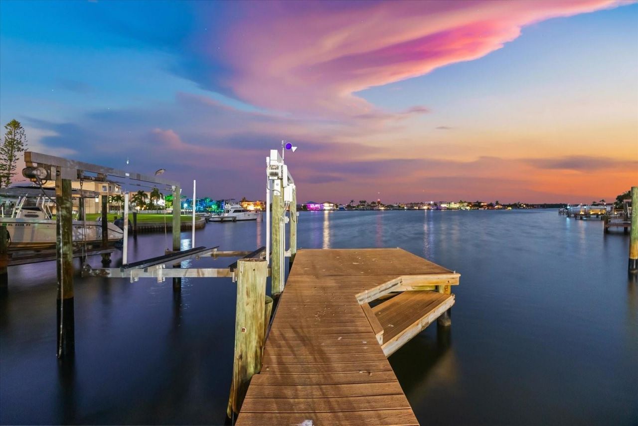 16895 1st Street E, North Redington Beach, FL 33708 Photo