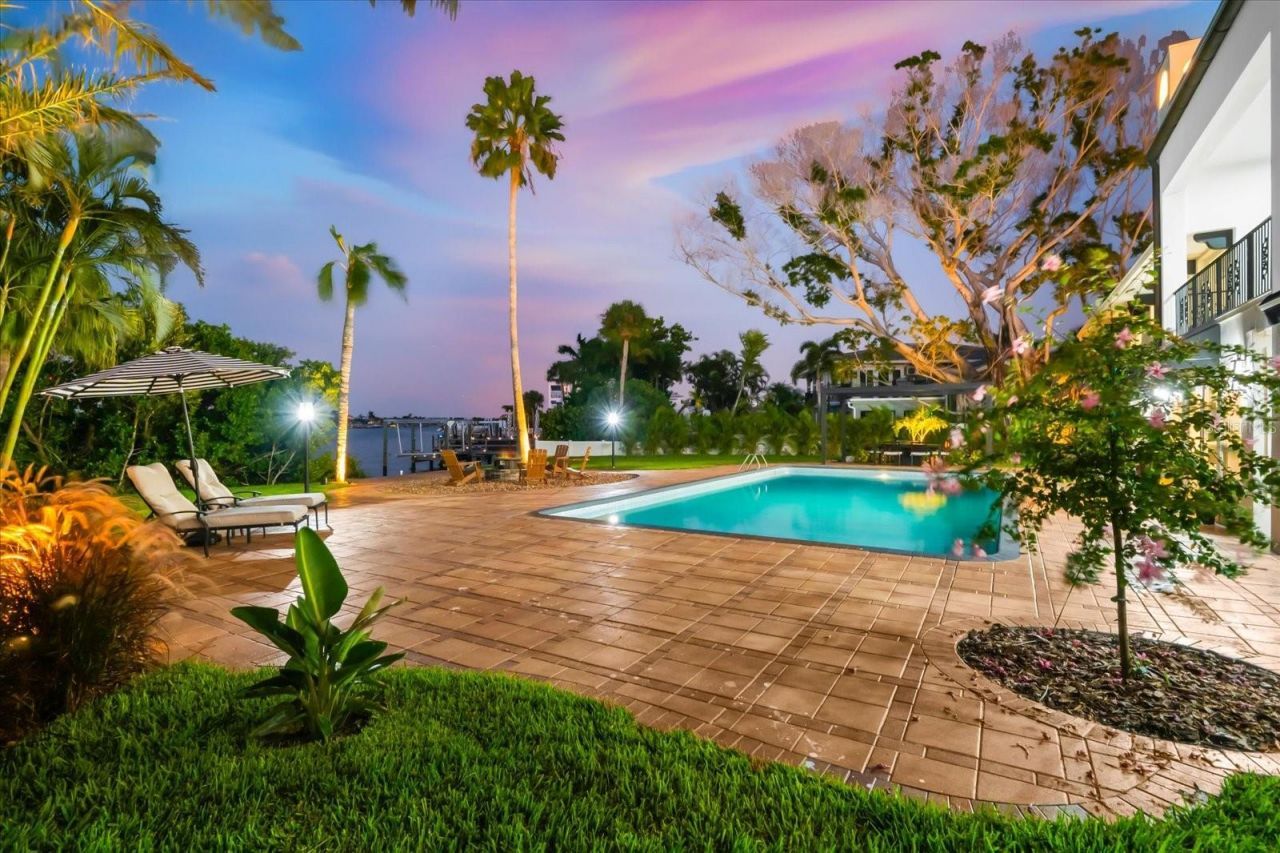 16895 1st Street E, North Redington Beach, FL 33708 Photo