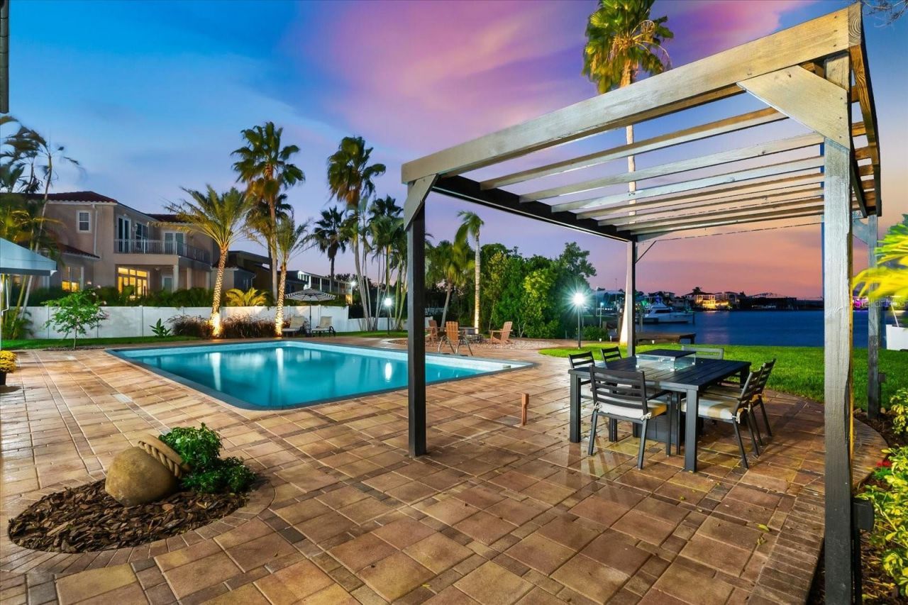 16895 1st Street E, North Redington Beach, FL 33708 Photo