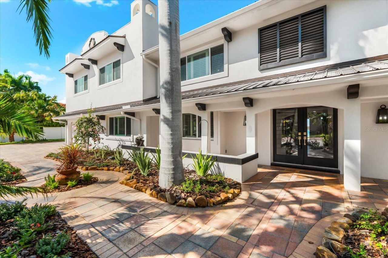 16895 1st Street E, North Redington Beach, FL 33708 Photo