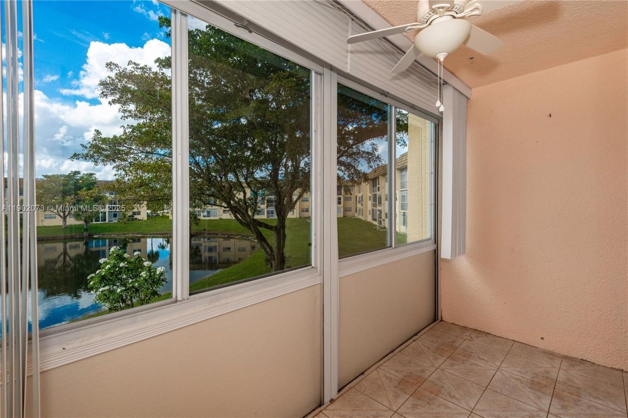 8345 Sunrise Lakes Blvd, Unit 210, Sunrise, FL 33322 Photo