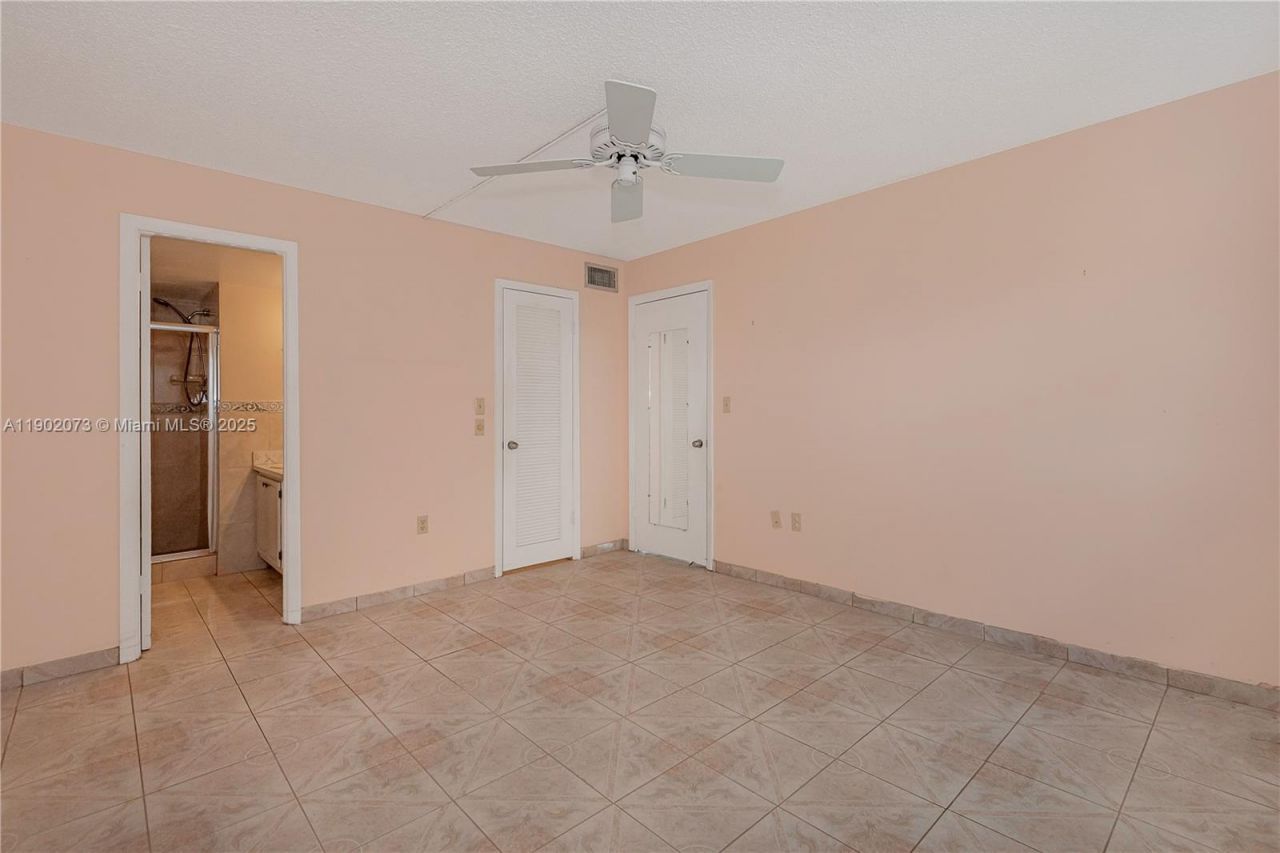 8345 Sunrise Lakes Blvd, Unit 210, Sunrise, FL 33322 Photo