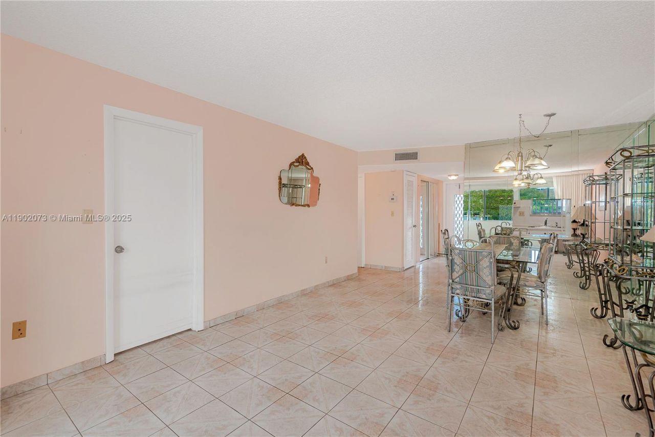 8345 Sunrise Lakes Blvd, Unit 210, Sunrise, FL 33322 Photo
