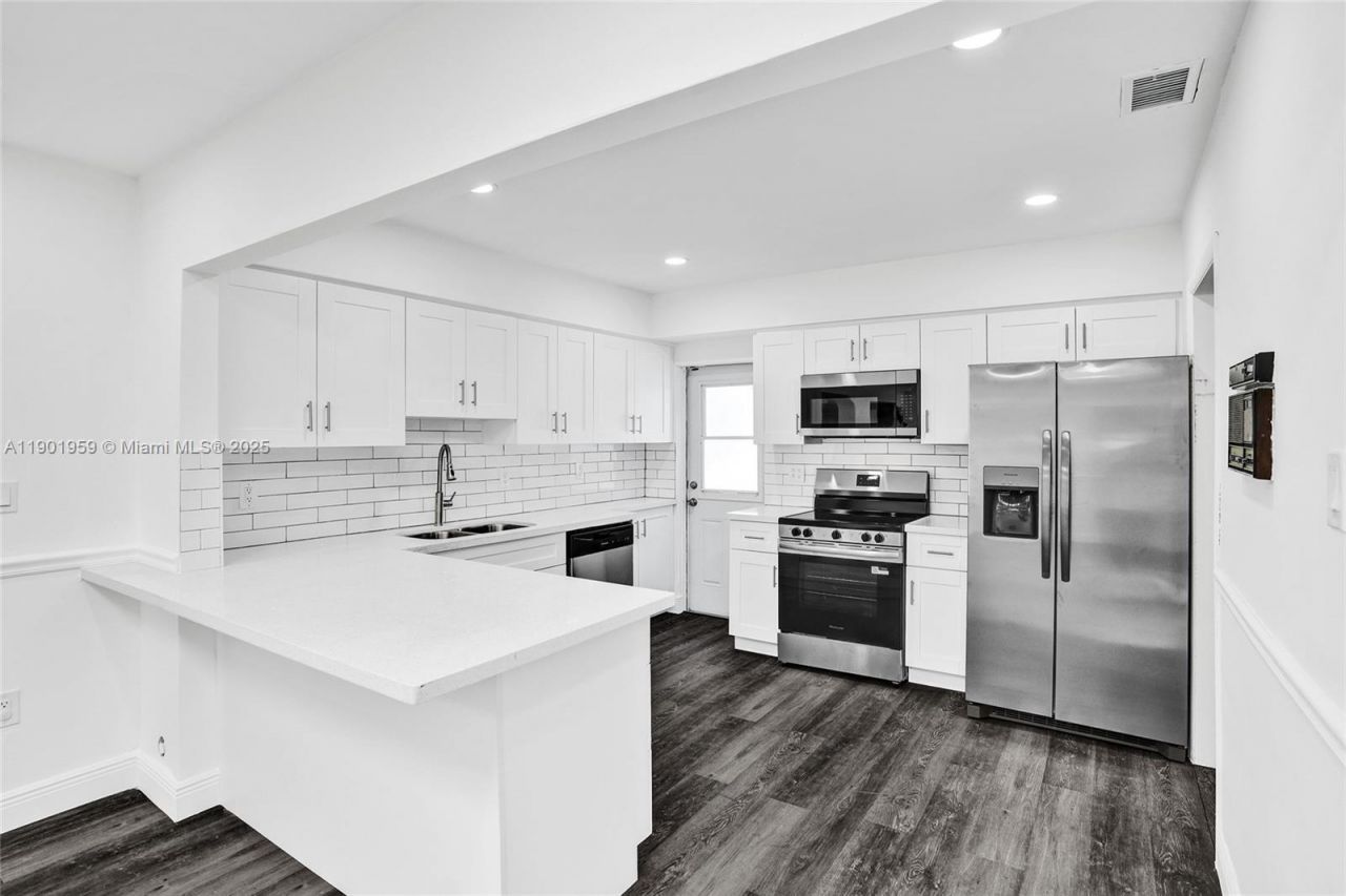 6300 SW 62nd Pl, South Miami, FL 33143 Photo