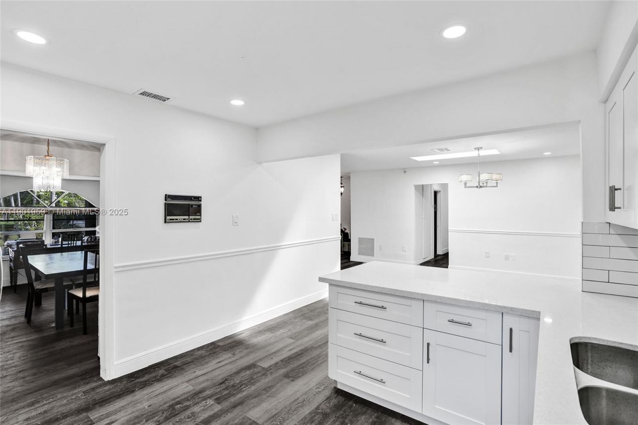 6300 SW 62nd Pl, South Miami, FL 33143 Photo