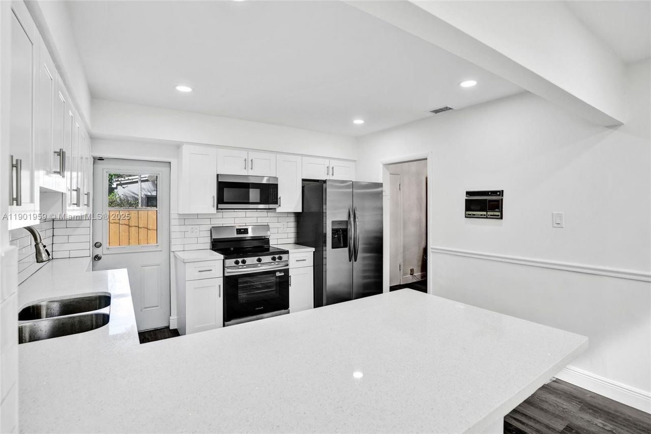 6300 SW 62nd Pl, South Miami, FL 33143 Photo