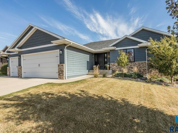 4312 Alpine Ave, Sioux Falls, SD 57110
