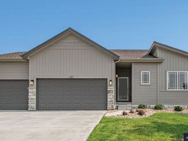 16902 Newport Avenue, Omaha, NE 68116