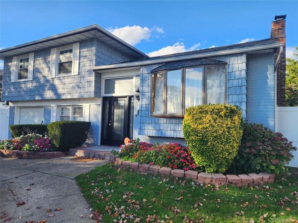 3 Nancy Place, East Massapequa, NY 11758