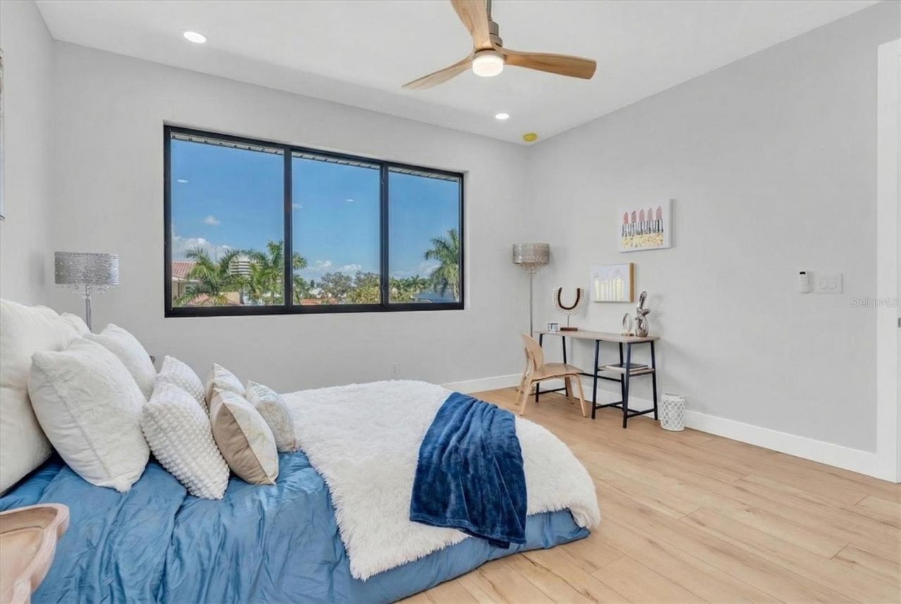 5964 Bayview Circle S, Gulfport, FL 33707 Photo