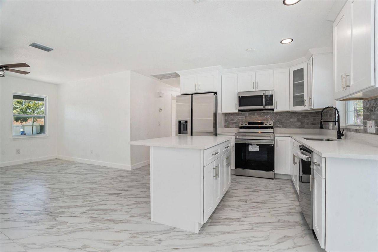 7106 Lynwood Drive, Tampa, FL 33637 Photo