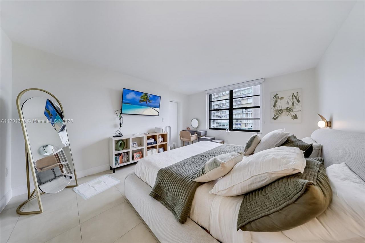 2333 Brickell Ave, Unit 1406, Miami, FL 33129 Photo