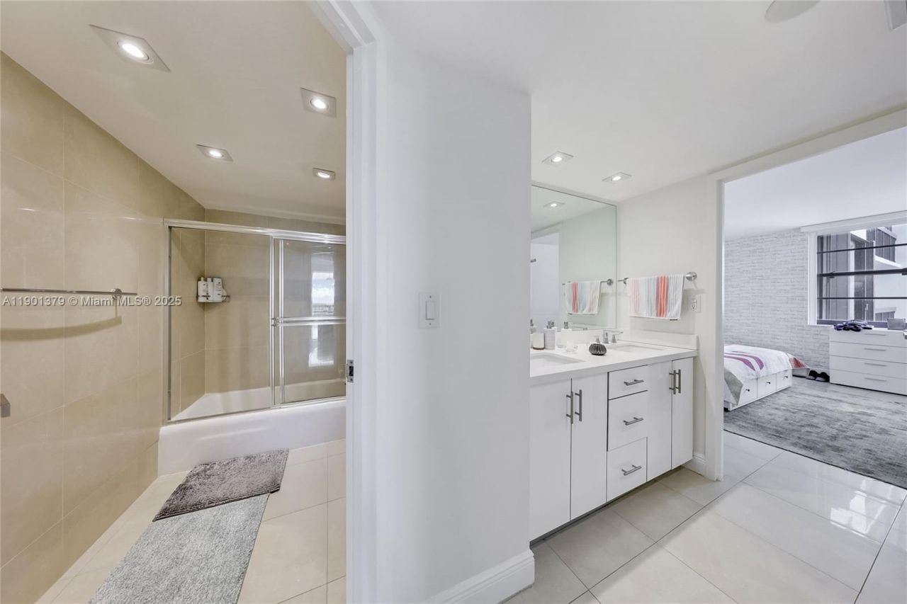 2333 Brickell Ave, Unit 1406, Miami, FL 33129 Photo