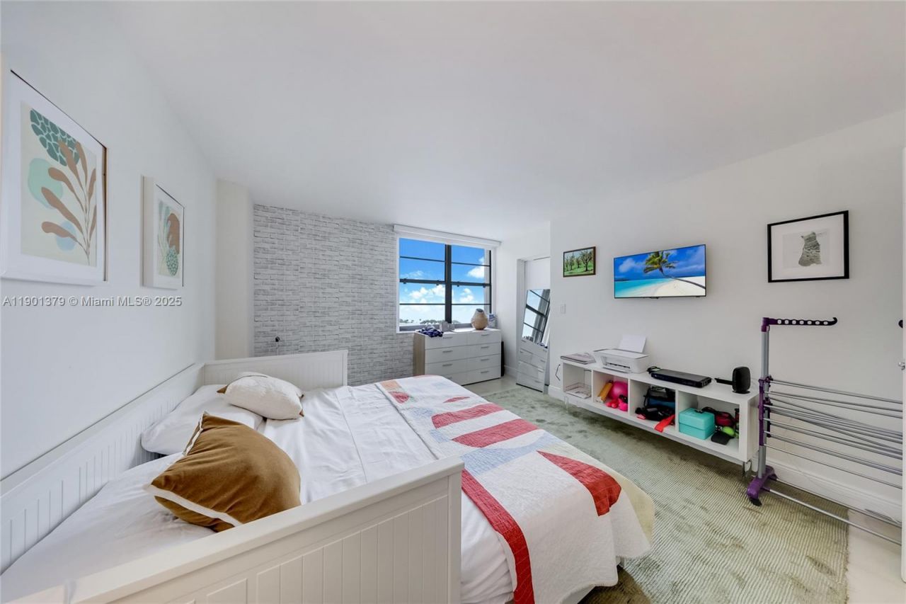 2333 Brickell Ave, Unit 1406, Miami, FL 33129 Photo