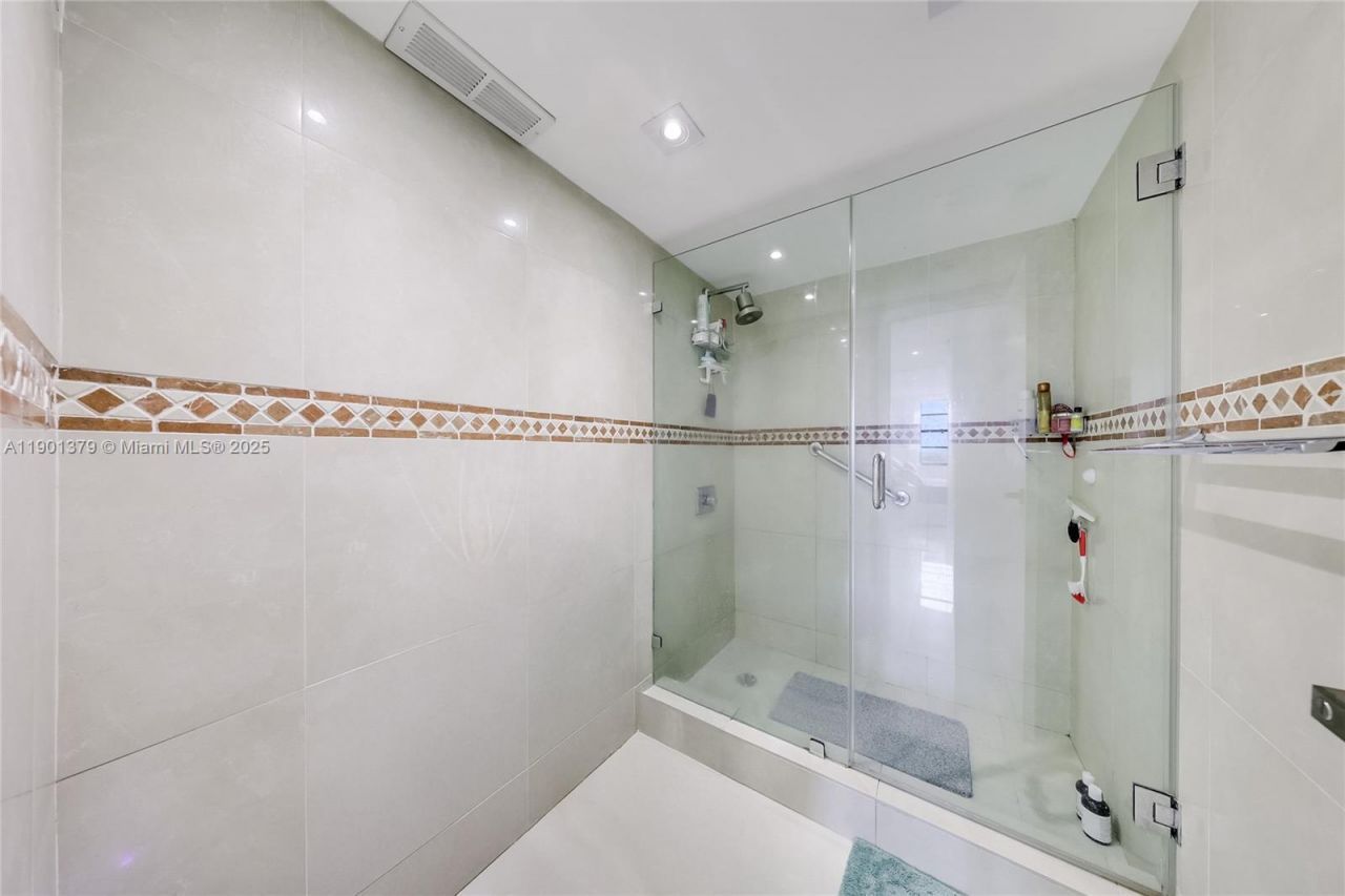 2333 Brickell Ave, Unit 1406, Miami, FL 33129 Photo