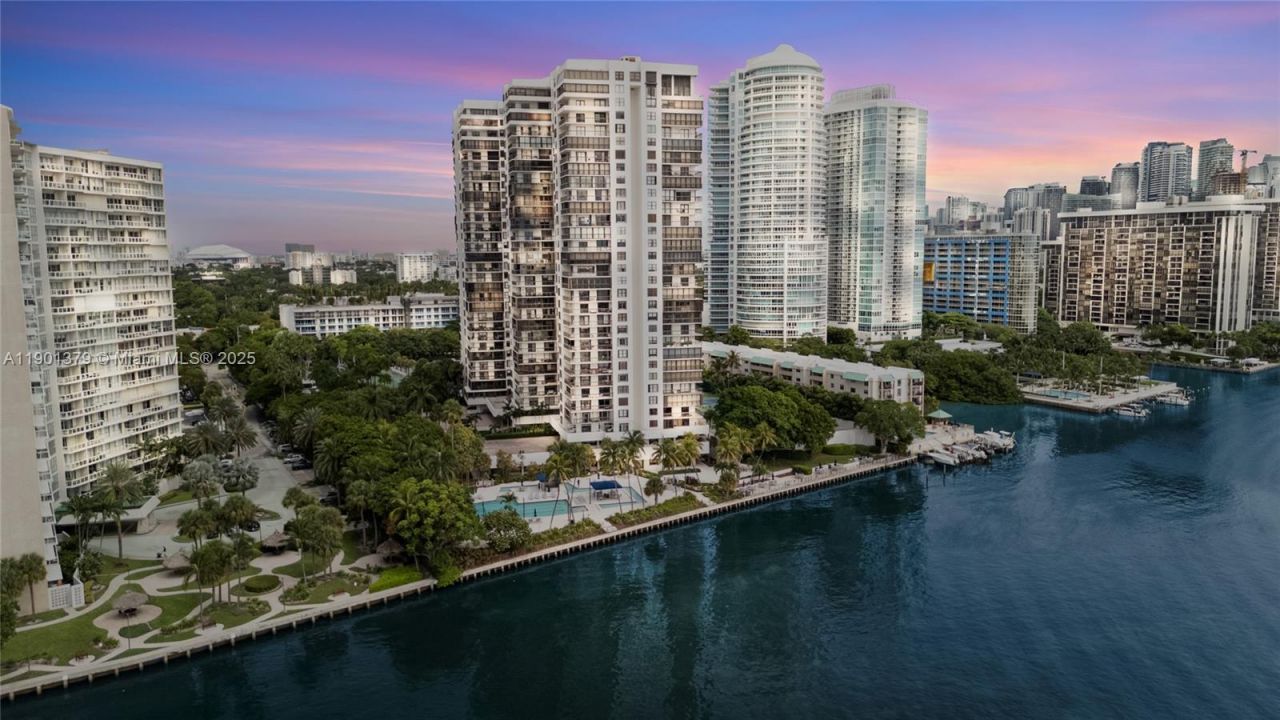 2333 Brickell Ave, Unit 1406, Miami, FL 33129 Photo