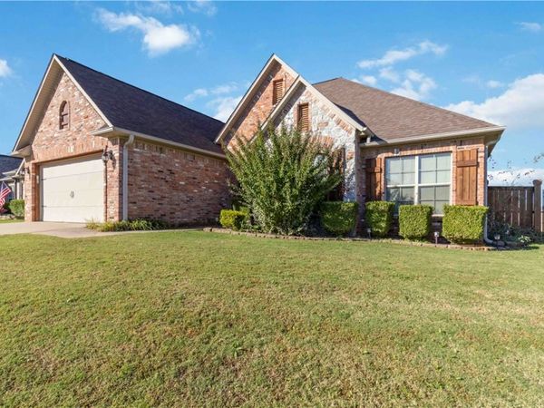 3812 N 2nd Place, Rogers, AR 72756