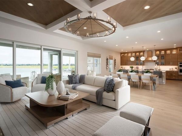 8762 Driftwood DR, NAPLES, FL 34114