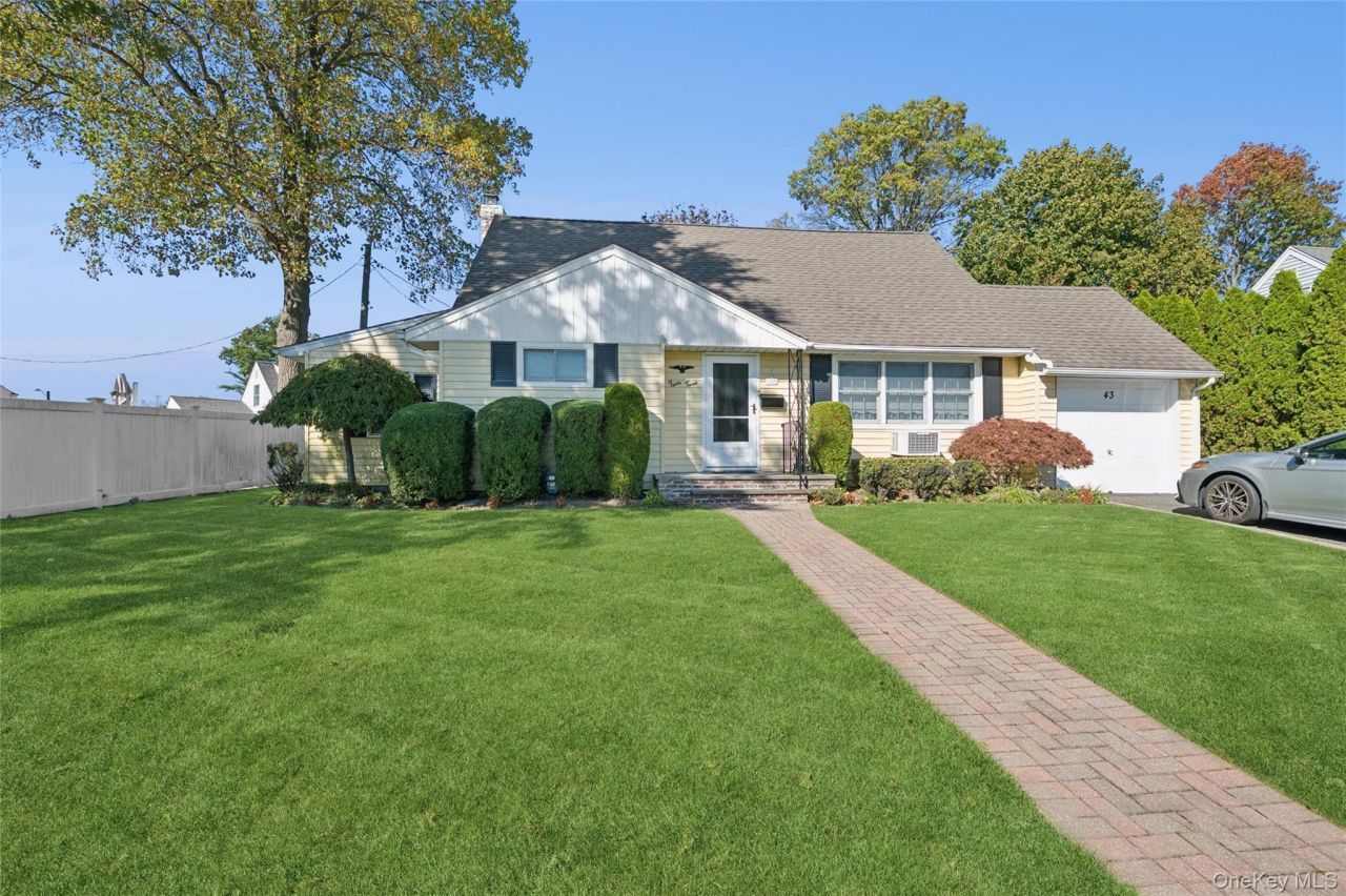 43 Briarcliff Road, Westbury, NY 11590 Main Photo