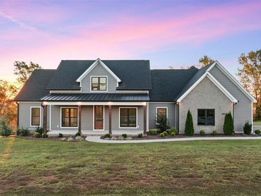 2447 Silver Oak Street, Bowling Green, KY 42104