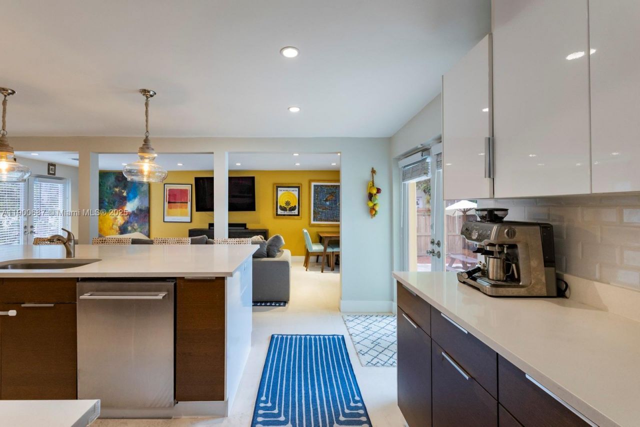 1200 SW 18th St, Miami, FL 33145 Photo