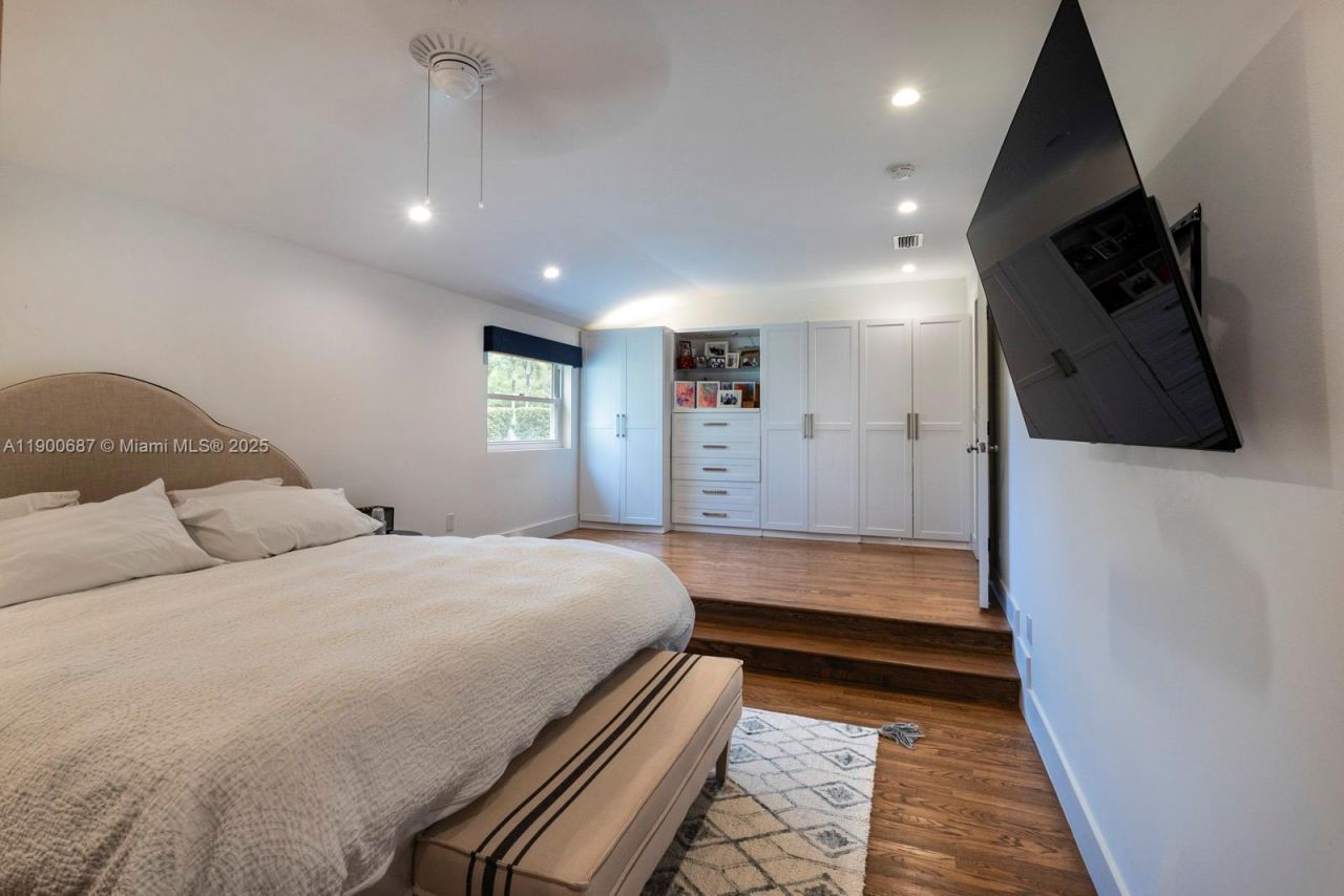 1200 SW 18th St, Miami, FL 33145 Photo